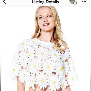 NWOT Gracia Guipure Daisy Top Size S